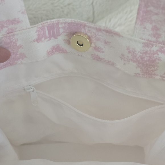 Harrods Pink and White Toile Tote Bag - Picture 7 of 12